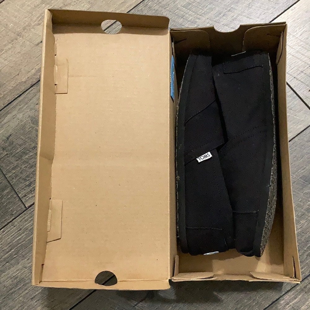 Classic Black on Black Canvas Toms Men’s size 8